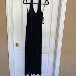 Jones New York Black Velvet Halter Gown Size S